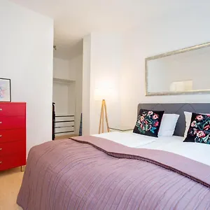 https://victoria-altstadt-suites.topcolognehotels.com